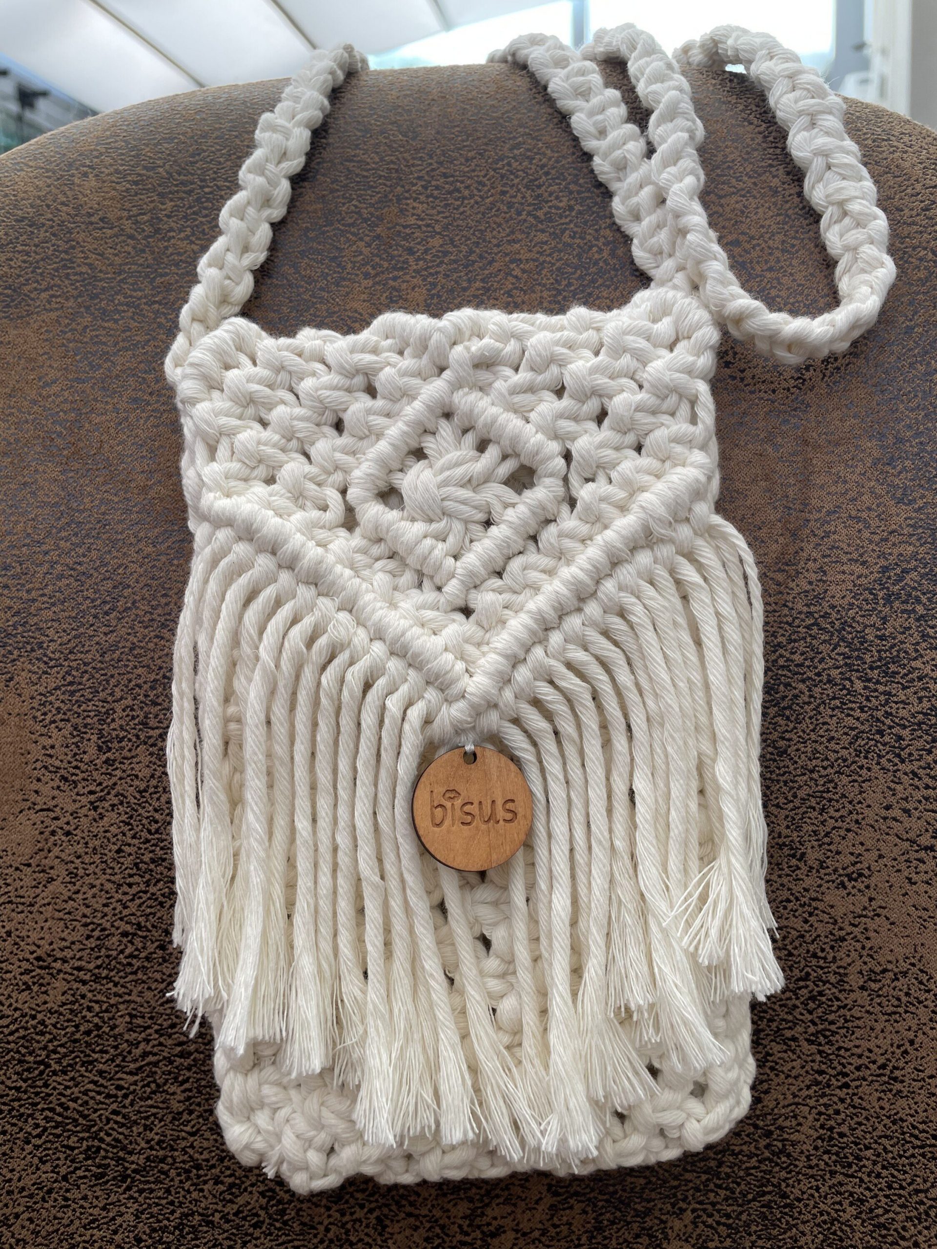 Bolso cuelgamóvil macramé